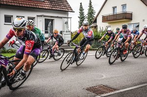 Gruppe Radfahrer beim Charity Bike Cup