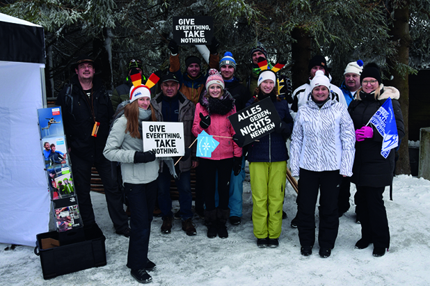 Fans am Live-Tool bei der FIS Junioren-WM