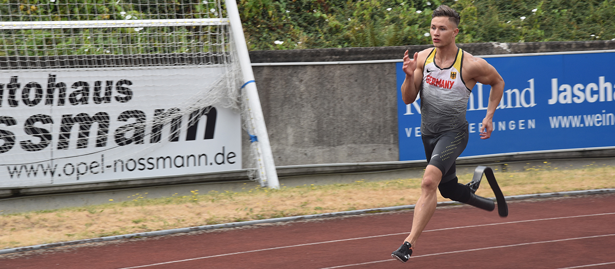 Paraleichtathlet Felix Streng auf der Tartanbahn