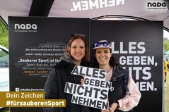 Das Foto von Besuchern bei der Kick-off Veranstaltung der Challenge Roth. 