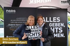 Das Foto von Besuchern bei der Kick-off Veranstaltung der Challenge Roth. 